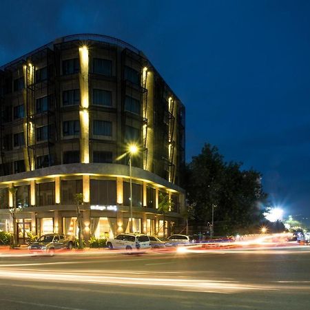 Almond Hotel Bassac River Phnom Penh Esterno foto